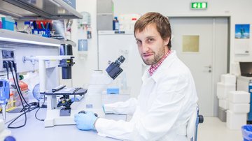 Vědci z BIOCEV ukázali, jak správný vývoj bílých krvinek v brzlíku brání autoimunitním projevům