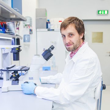 Vědci z BIOCEV ukázali, jak správný vývoj bílých krvinek v brzlíku brání autoimunitním projevům