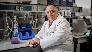 Virolog Marc Van Ranst: „Možná ještě pár let potrvá, než si znovu potřeseme rukou“