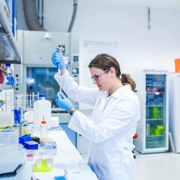 Představujeme vědeckou skupinu doc. Jiřího Petráka