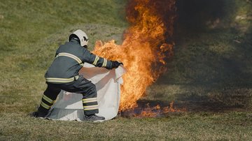 Deky Foga mohou nahradit hasící přístroje v mnoha provozech a domácnostech, na technologii se podíleli vědci z BIOCEV