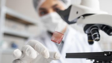 Játra při regeneraci přetvářejí toxický amoniak na látku podporující růst