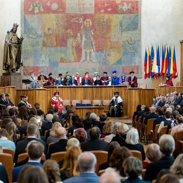 Univerzita Karlova má 23 nových profesorek a profesorů. Mezi nimi také Ruth Tachezy a Daniel Rösel