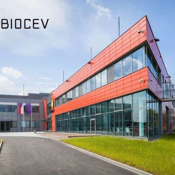 Studium interakcí viru vakcinie s hostitelem a reaktivace latentního HIV-1